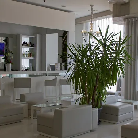 מלון Kyriad Prestige Centre Gare 4*
