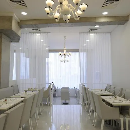 Kyriad Prestige Centre Del Mon 4*