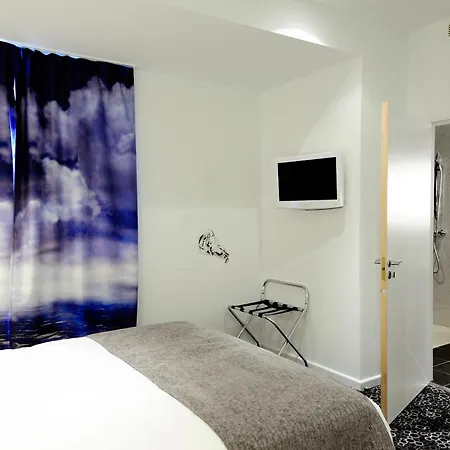 Hotel Kyriad Prestige Centre Del Mon 4*