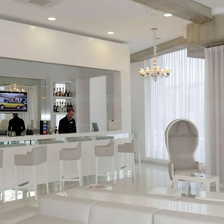 Kyriad Prestige Centre Del Mon