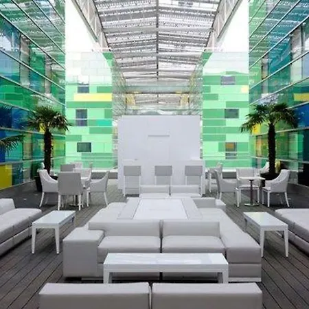 Hotel Kyriad Prestige Centre Del Mon 4*