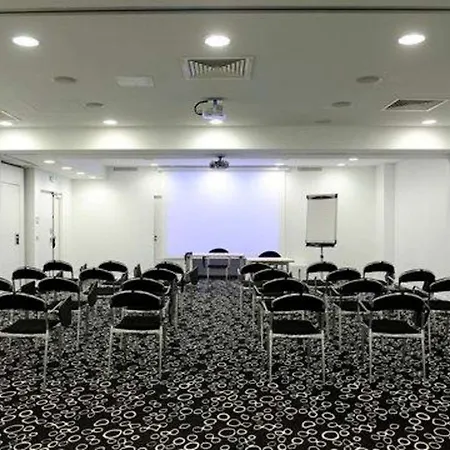 Hotel Kyriad Prestige Centre Del Mon 4*