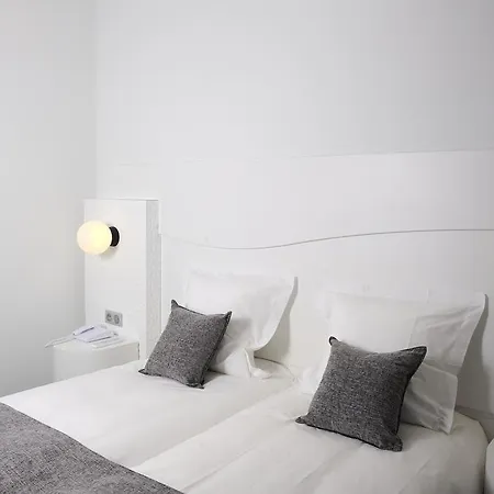 Hotel Kyriad Prestige Centre Del Mon 4*