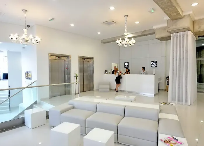 ホテル Kyriad Prestige Centre Gare 4*