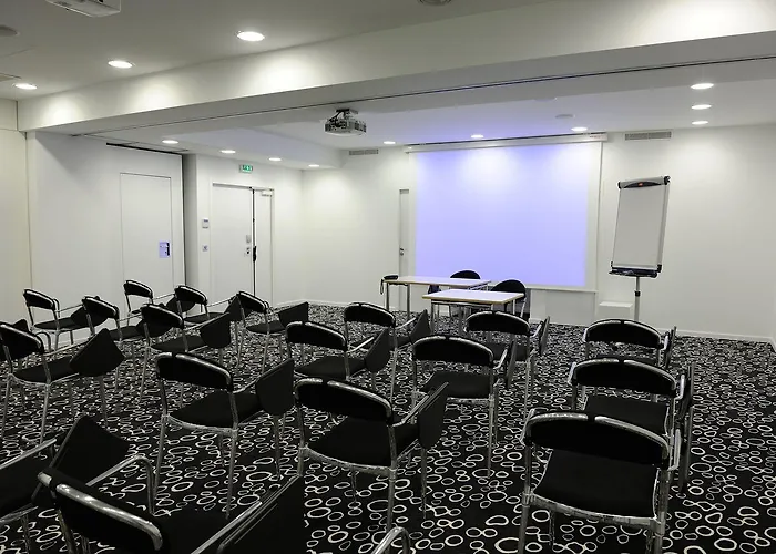 ホテル Kyriad Prestige Centre Gare 4*