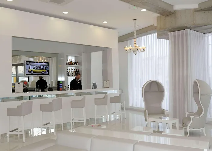 Kyriad Prestige Centre Gare ホテル 4*