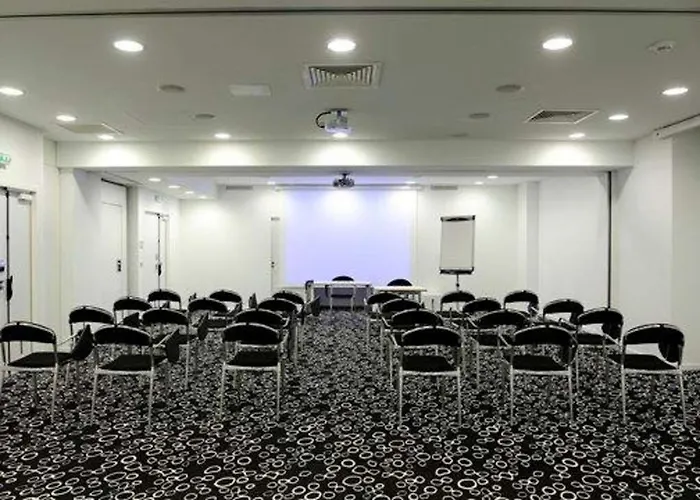 Hotel Kyriad Prestige Centre Gare 4*